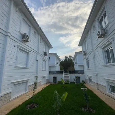 Villa Doğa Içinde Hamam Ve Havuzlu Lüx