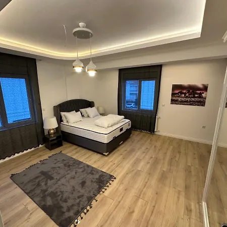 Doga Icinde Hamam Ve Havuzlu Luex