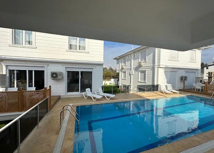 Doga Icinde Hamam Ve Havuzlu Luex