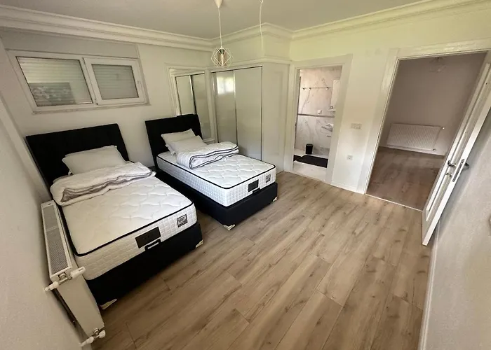 Villa Doga Icinde Hamam Ve Havuzlu Luex Dosemealti