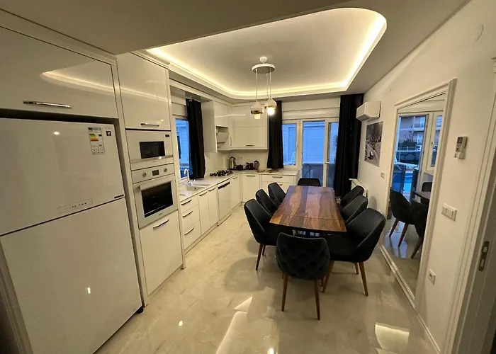 Doga Icinde Hamam Ve Havuzlu Luex Villa Dosemealti