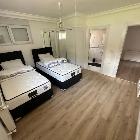 Villa Doga Icinde Hamam Ve Havuzlu Luex Dosemealti